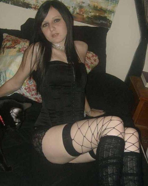 12P Emo chicks love to show the tattoos