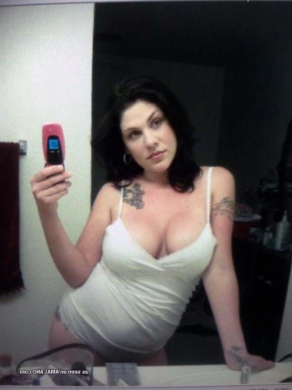 12P Emo darling with tattoos taking self pics