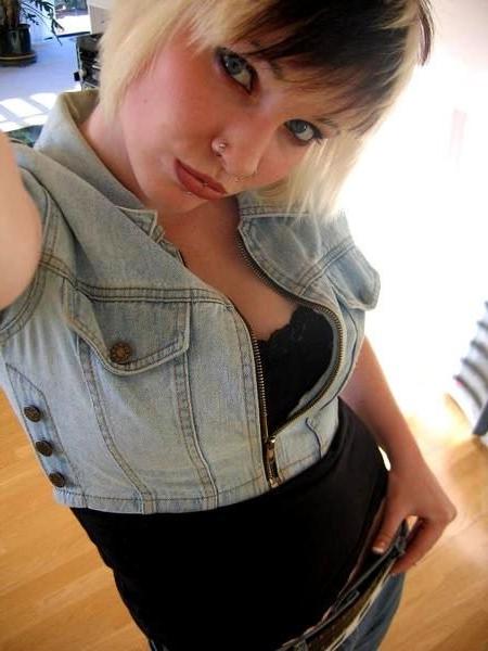 15P Hot pics of ex emo girlfried