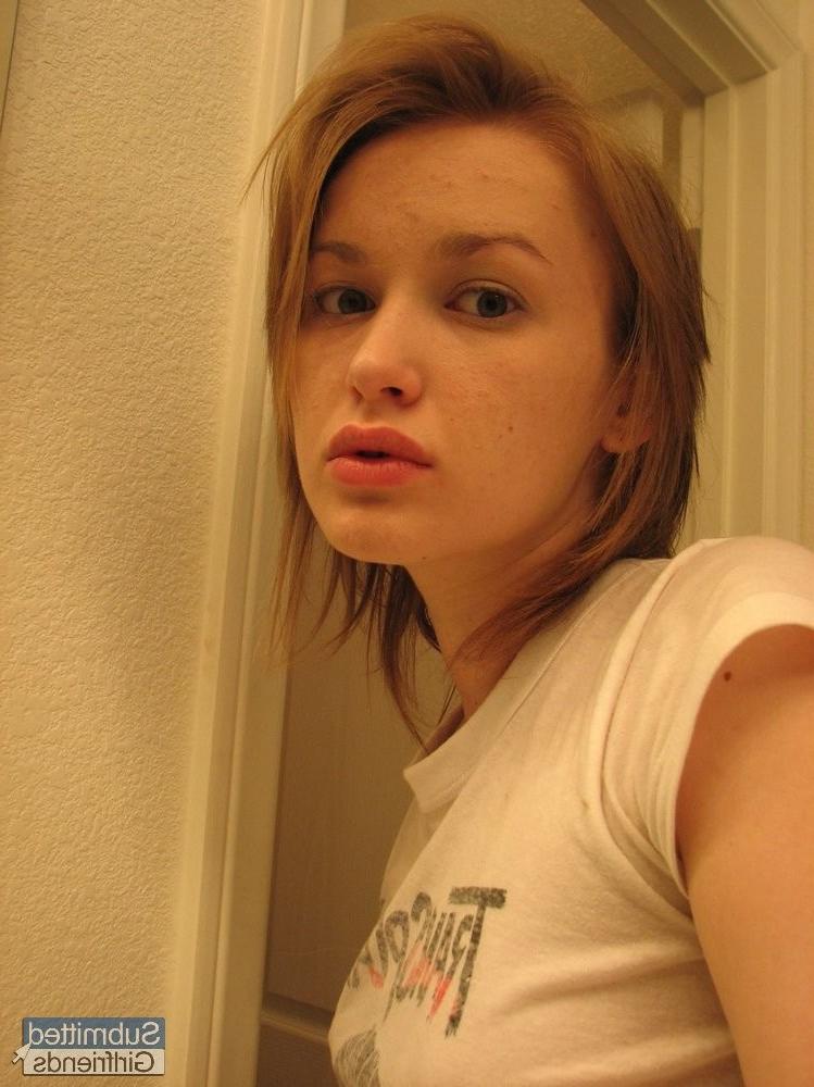 15P Naughty teen showoff naked in homemade private pics