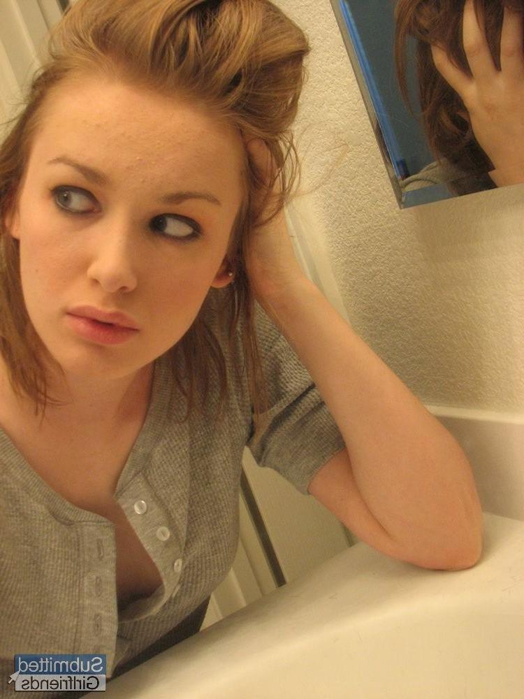 15P Naughty teen showoff naked in homemade private pics