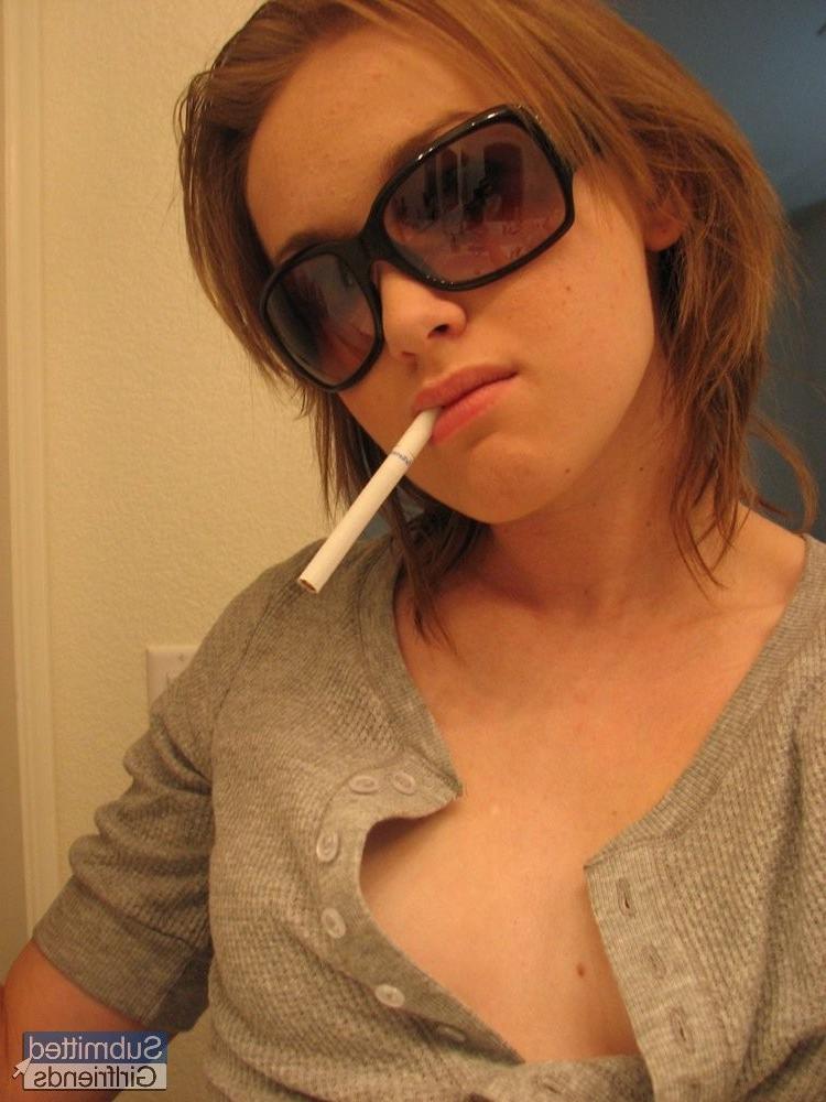15P Naughty teen showoff naked in homemade private pics