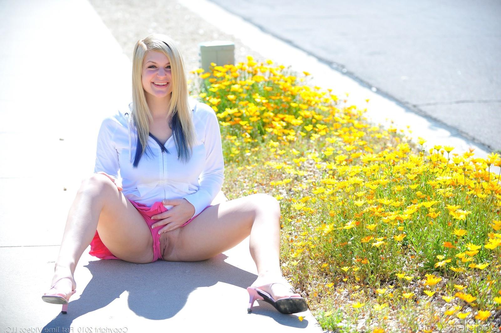 15P Danielle gets naked on the street