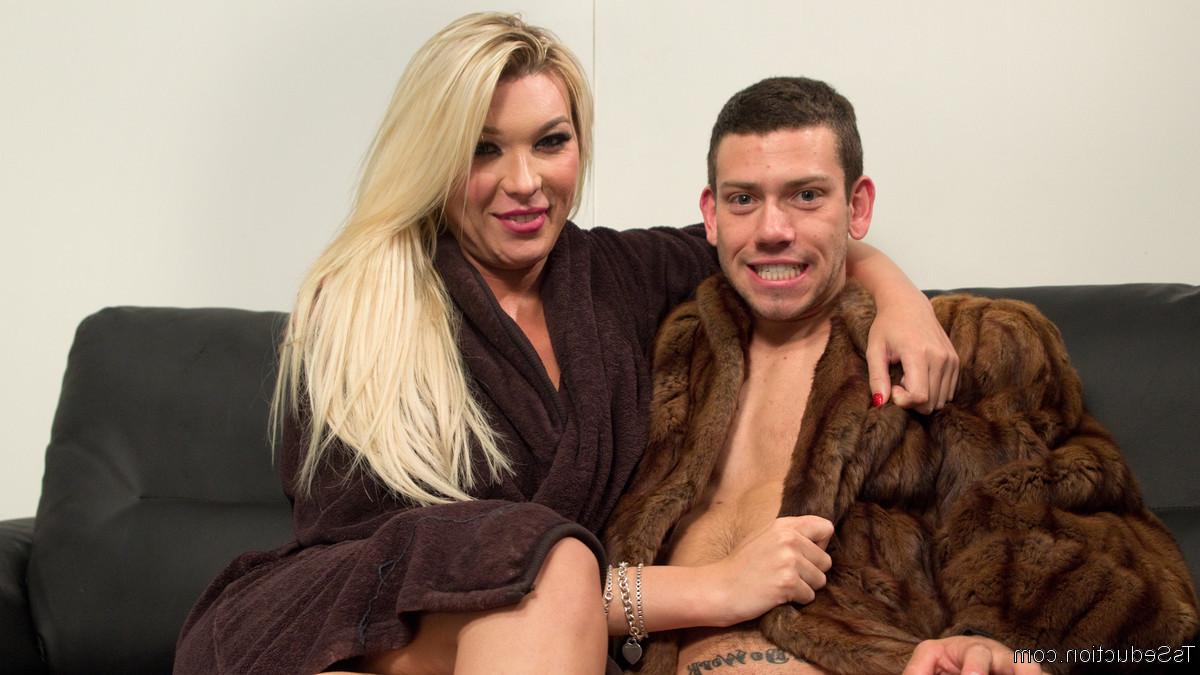 20P Aubrey Kate fucks Reed Jameson ass and gives her very first creampie EVER!!!