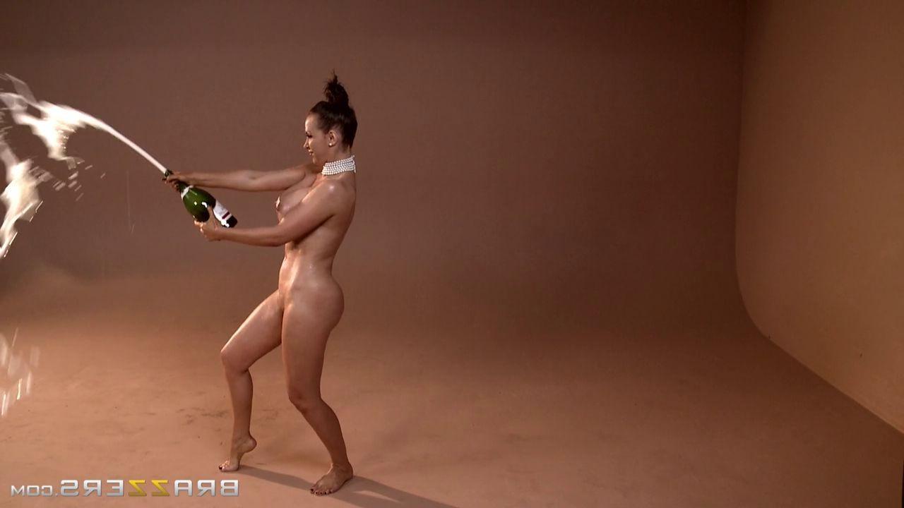 15P Nikki Benz shows her amazing booty and gets fucked in the same ass