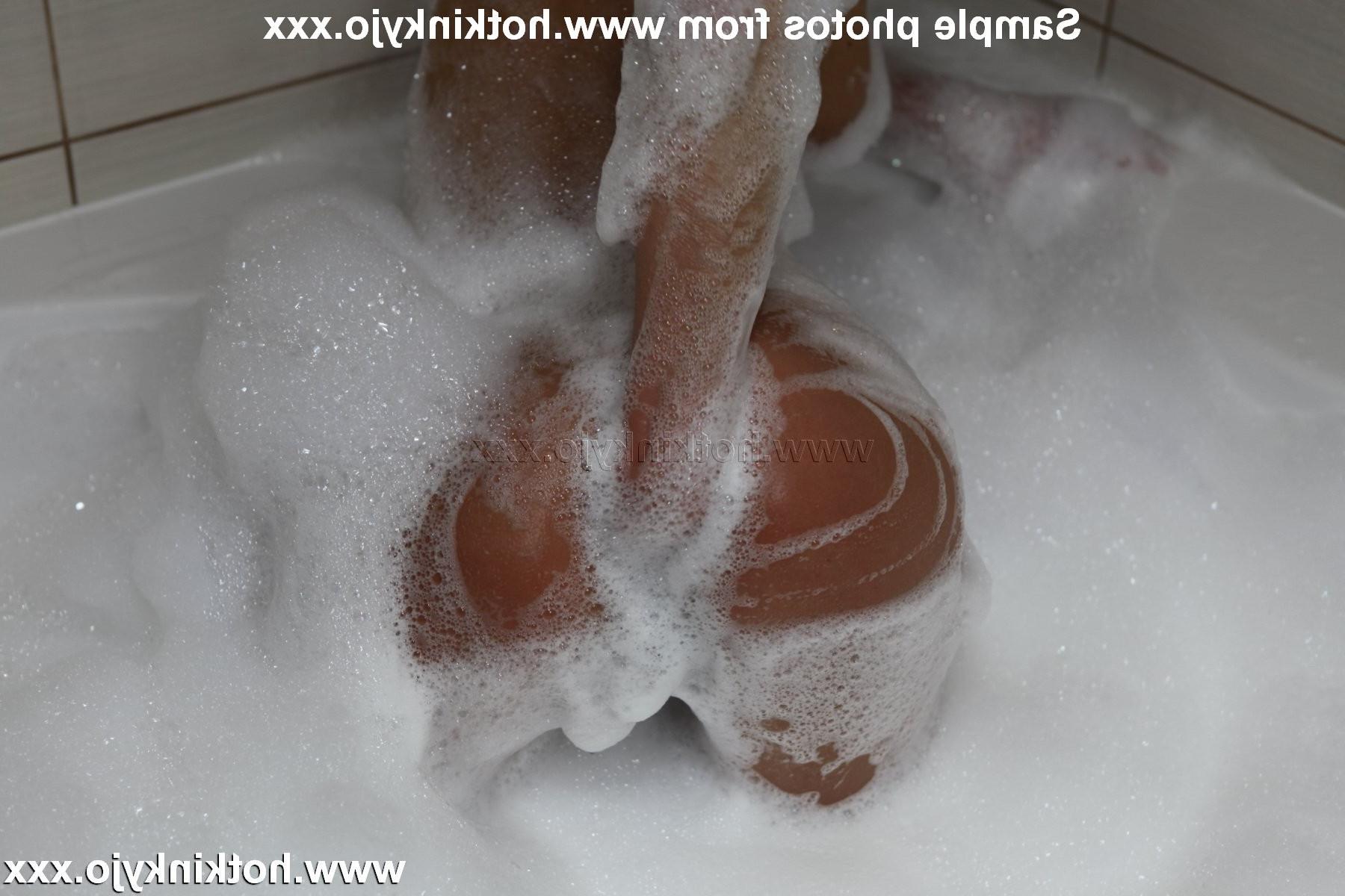 15P Extreme deep anal fisting and prolapse