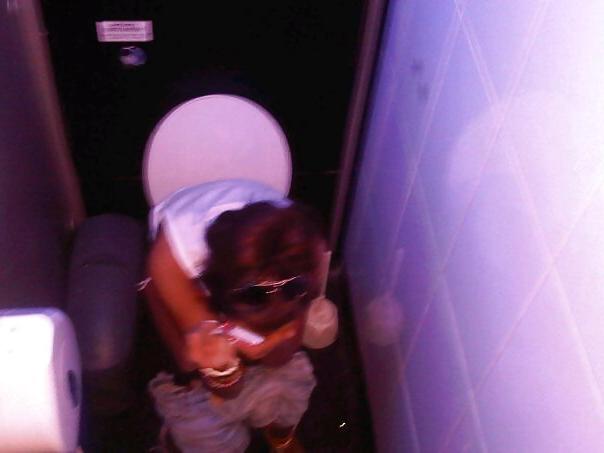20P Teens on Toilets