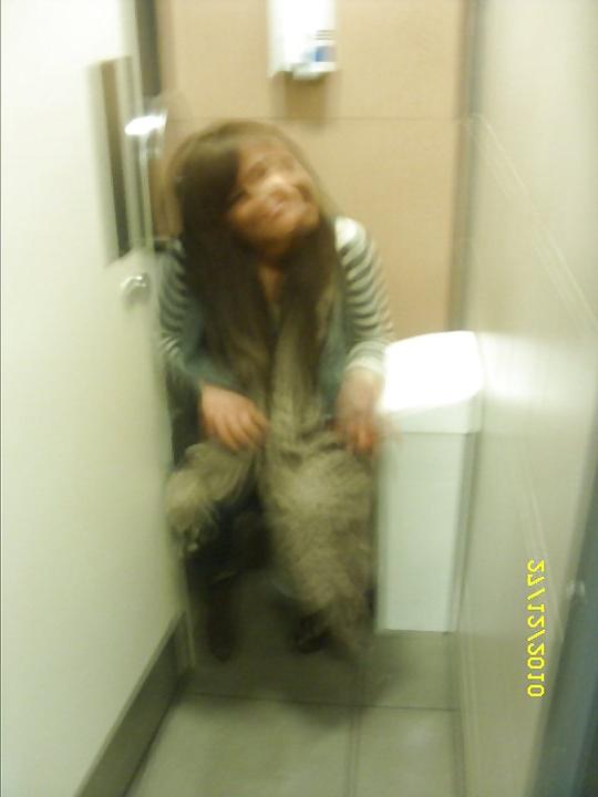 20P Teens on Toilets