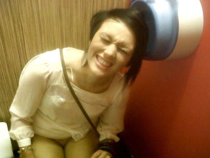20P Teens on Toilets