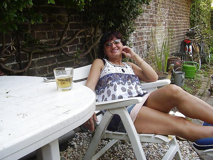 25P Sexy mom from facebook with daughters