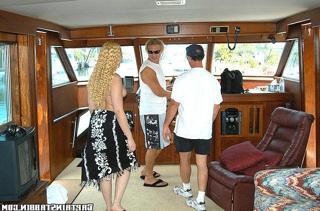 15P Plump ass chick spanked and screwed in the yacht