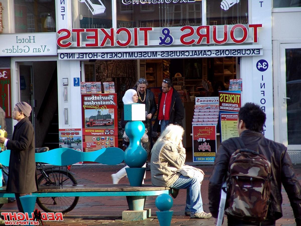 14P Amsterdam hooker gets paid to fuck a tourist his brains out