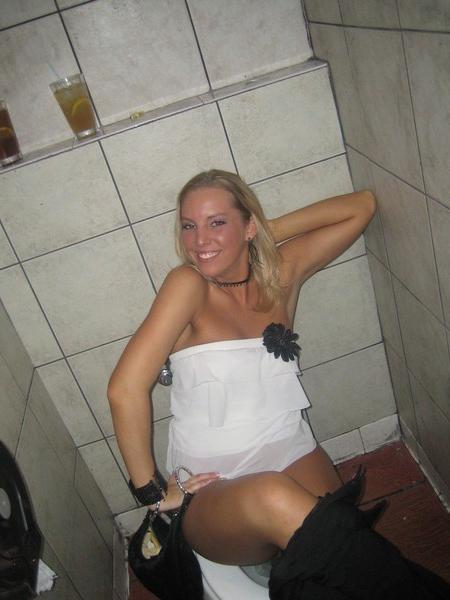 12P Super amazing amateur pics of real girlfriends eating cum