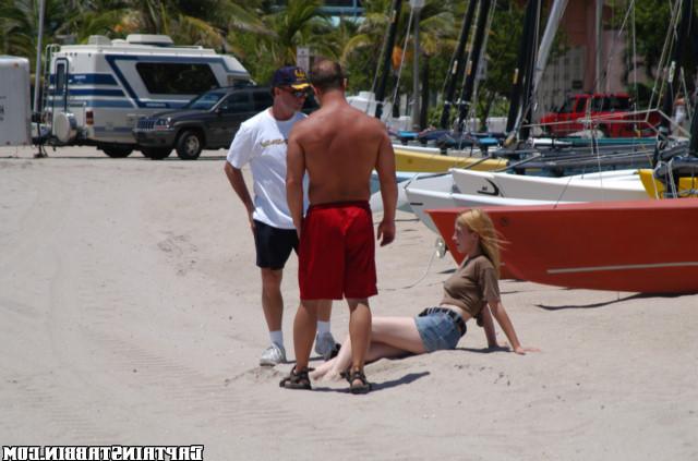 16P Skinny girl whitney spreads her big clit under the sun