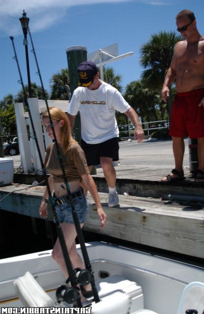 16P Skinny girl whitney spreads her big clit under the sun