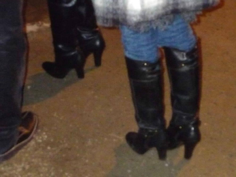 14P Japanese Candids - Feet on the Street 17