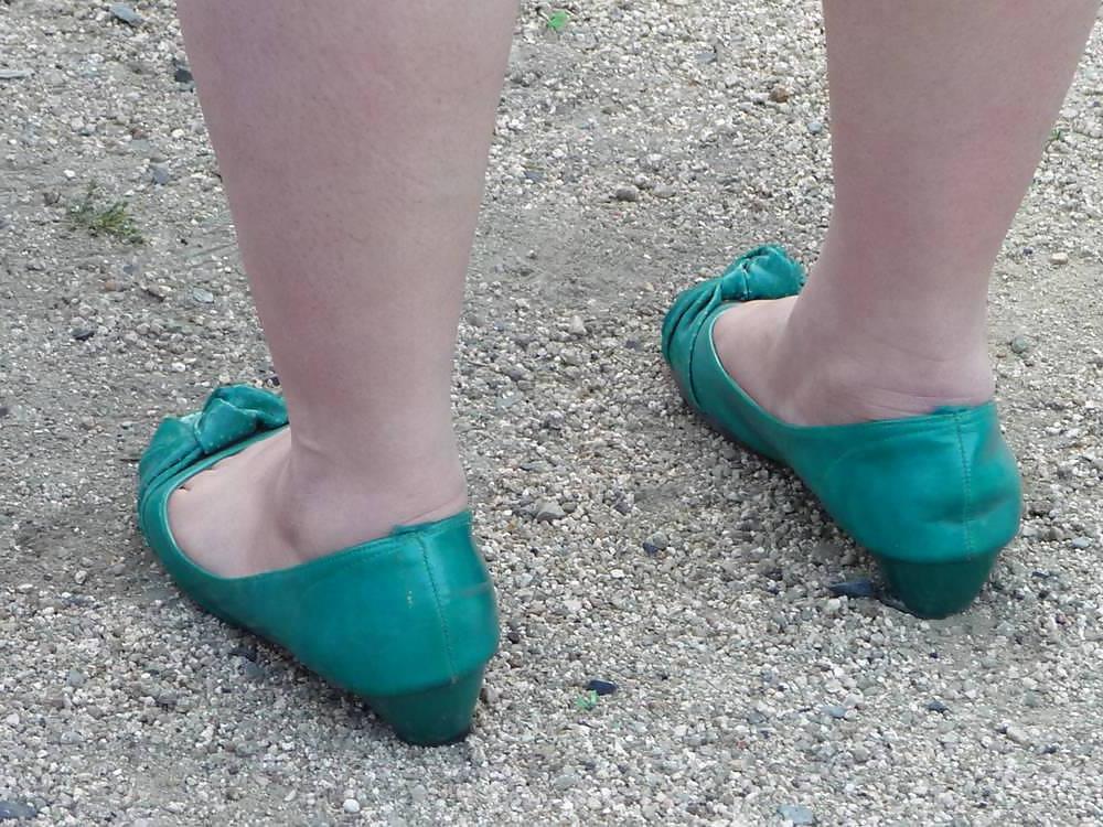 14P Japanese Candids - Feet on the Street 17
