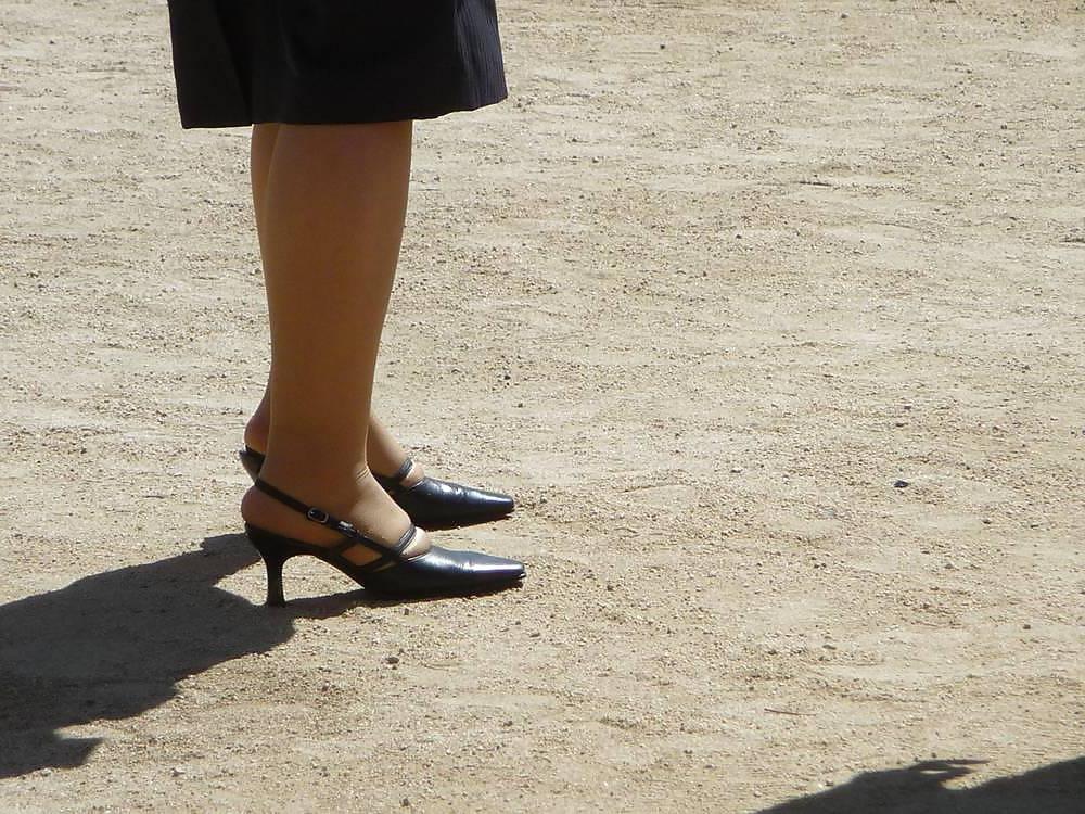 14P Japanese Candids - Feet on the Street 17