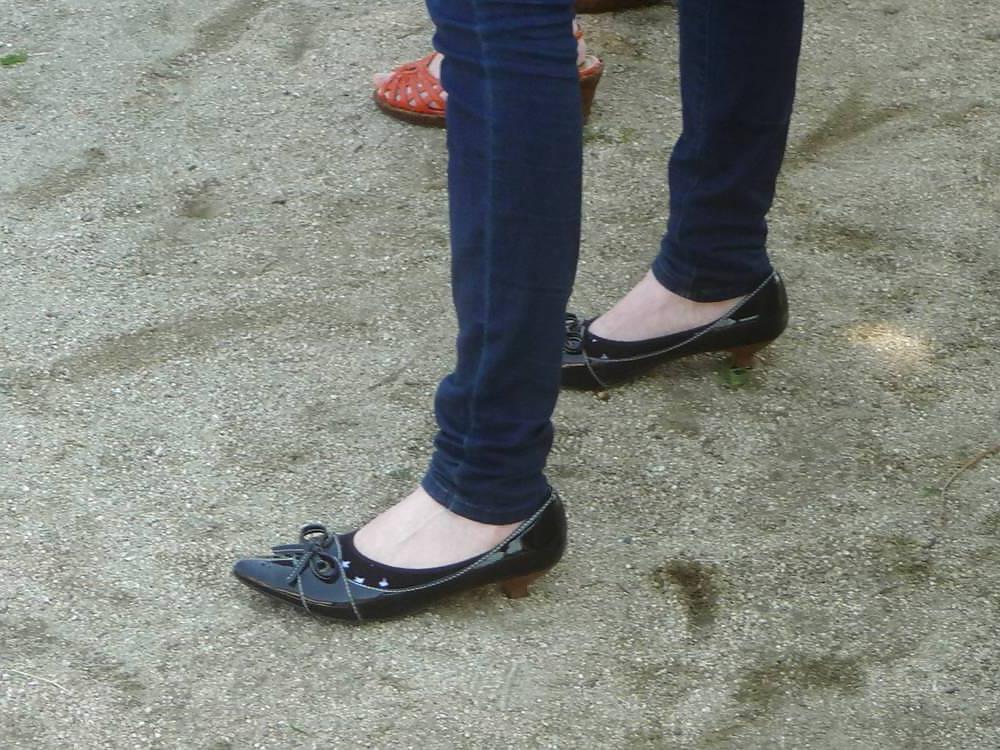 14P Japanese Candids - Feet on the Street 17