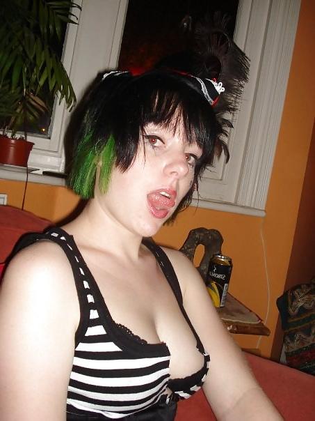 14P Helen UK Emo Milf