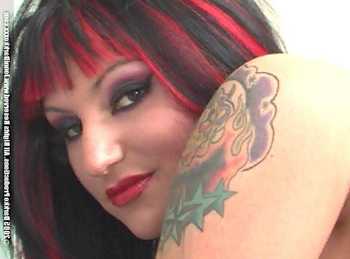 15P Goth slut wearing fishnets gets her big ass fucked