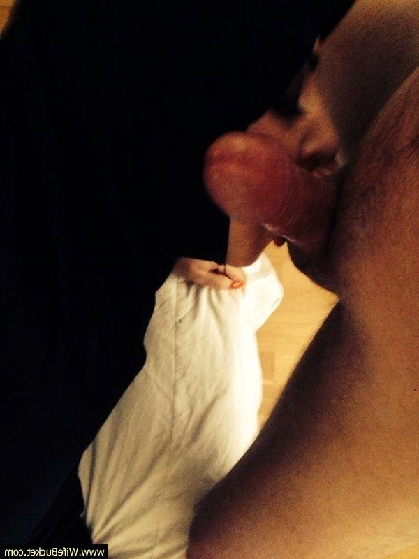 20P Homemade sex photos of a real arab wife