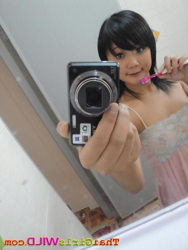 16P Emo thai poses and does some selfshots
