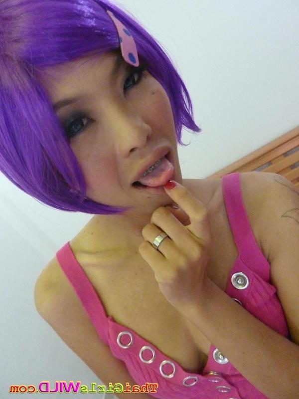 16P Skiny emo barslut posing in a selfshot