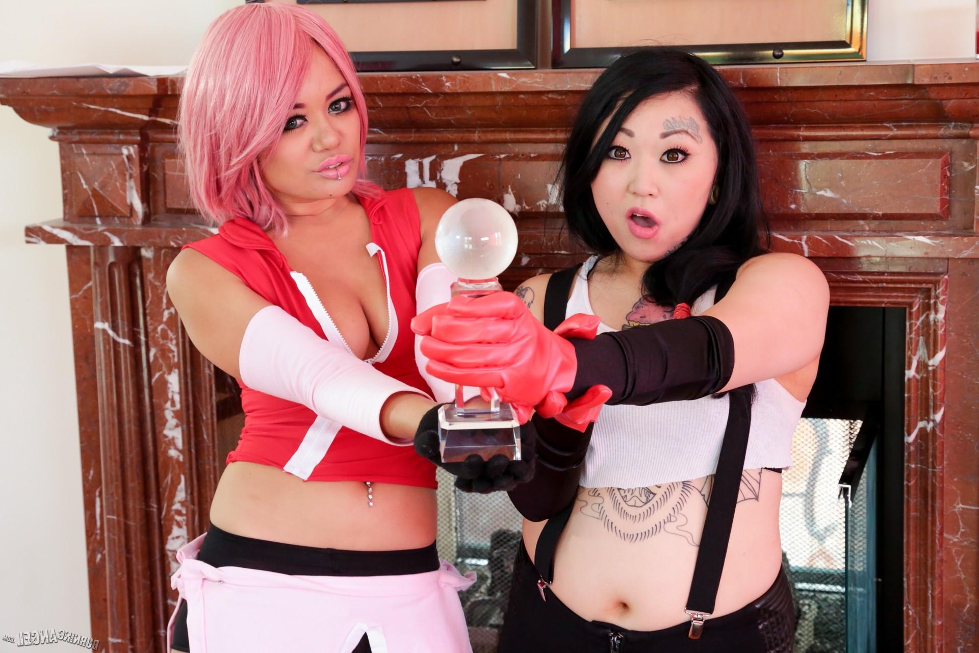 15P Sakura and Tifa Fuck Sexy Landlord Man
