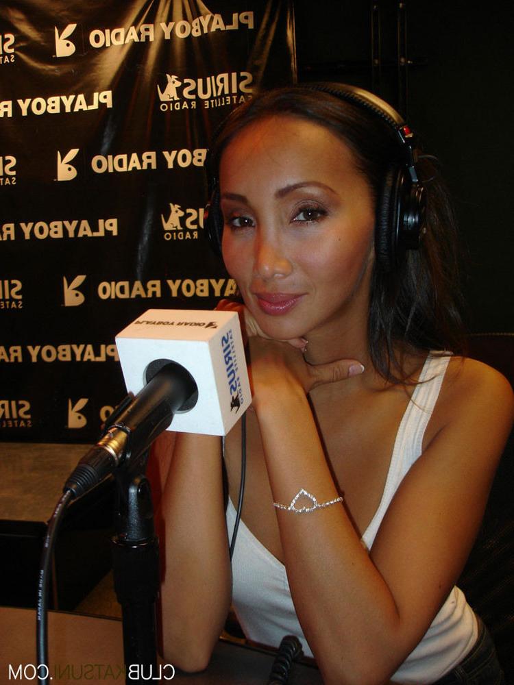15P Katsuni plays stripper for a party