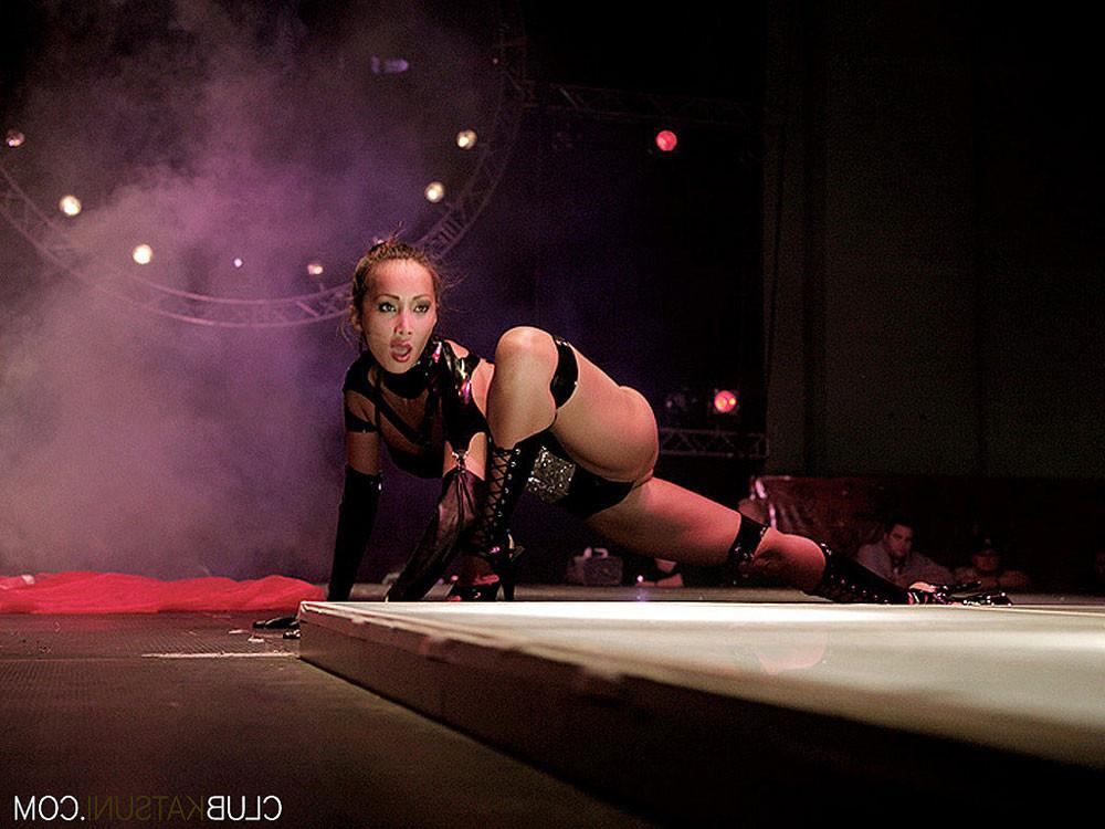 15P Katsuni plays stripper for a party