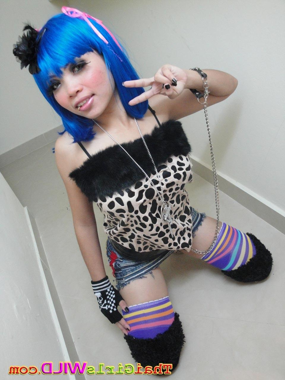 12P Naughty Thai Emo Girlfriend Flashing Her Perky Tits