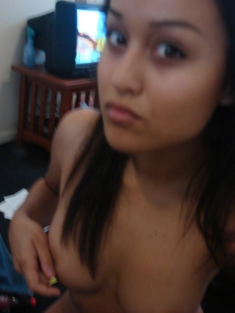 15P Beautiful Asian girlfriend in homemade self pix