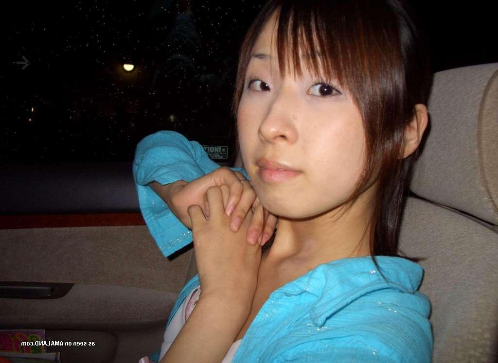 15P Asian girlfriend shows shaved twat in homemade pix