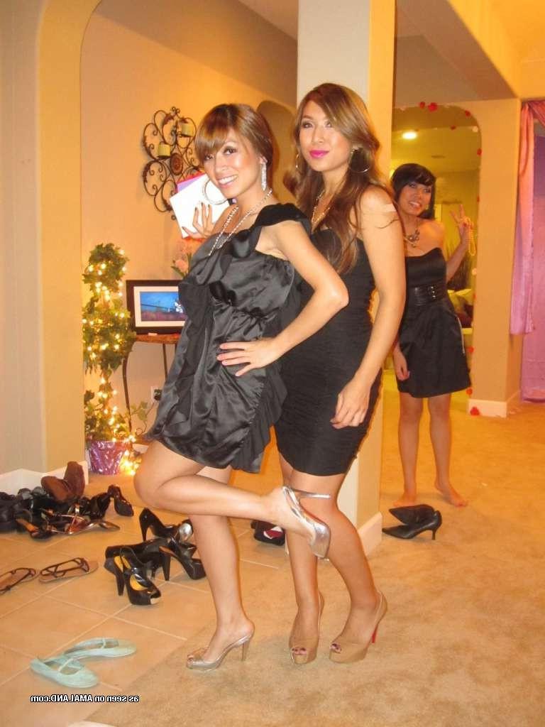 15P Homemade pix of Asian bridal shower with giant inflatable cock