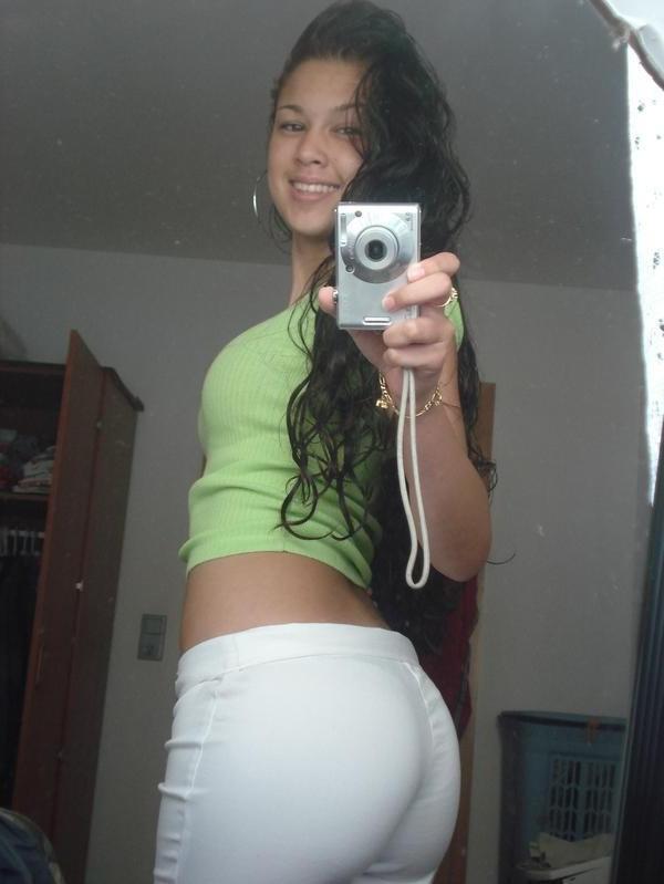 15P Amateur Asian teen girlfriend takes homemade self pix of herself