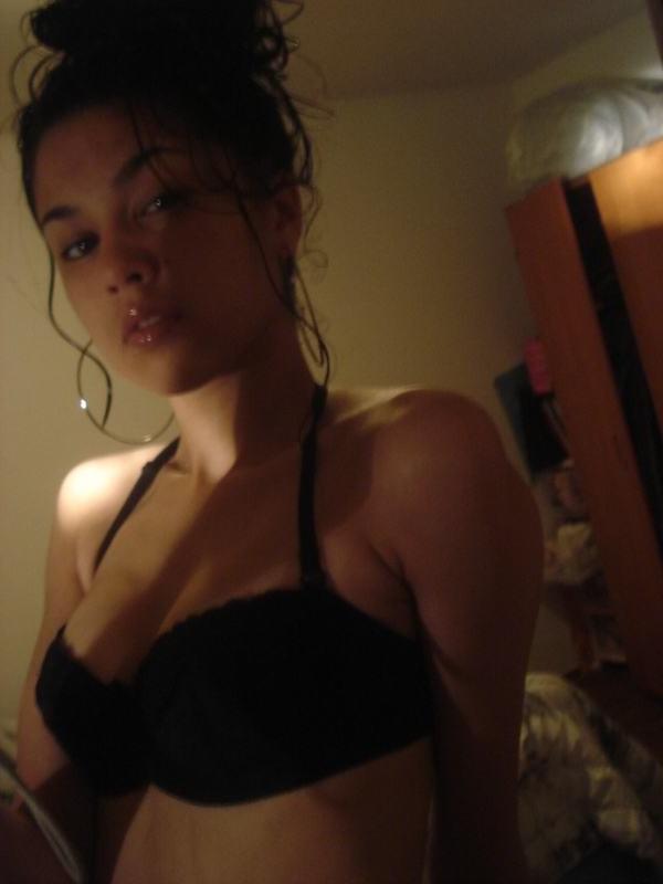 15P Amateur Asian teen girlfriend takes homemade self pix of herself