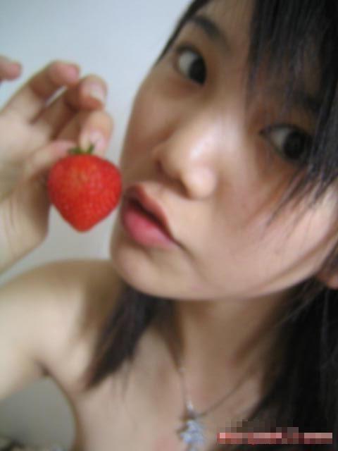 15P Homemade collection of amateur Asian teen girlfriend snapshots