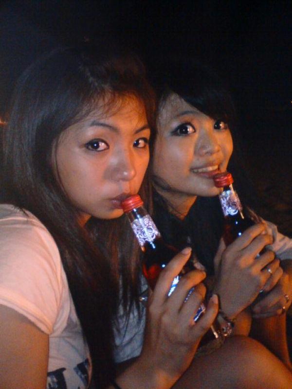 15P Homemade collection of amateur Asian teen girlfriend snapshots