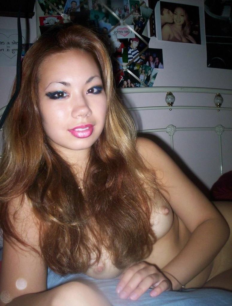 15P Gorgeous amateur Asian teen GF bathes and poses in homemade pix