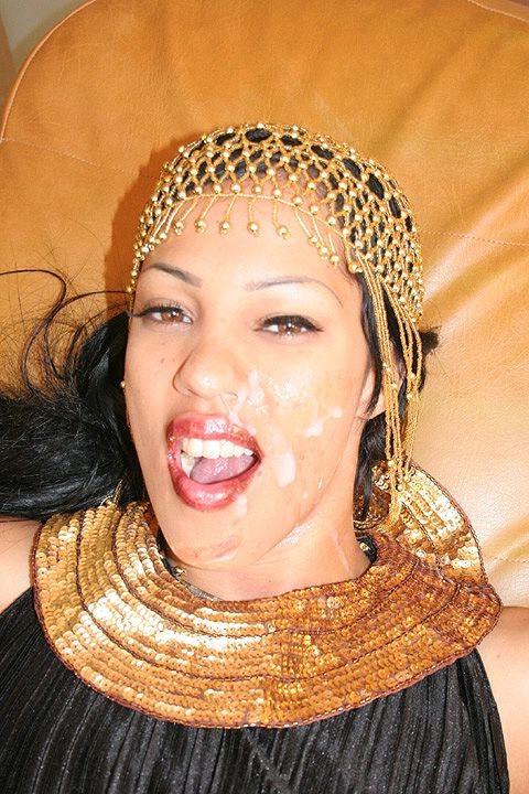 16P Arab street hookers are cheap and love sucking hard dick