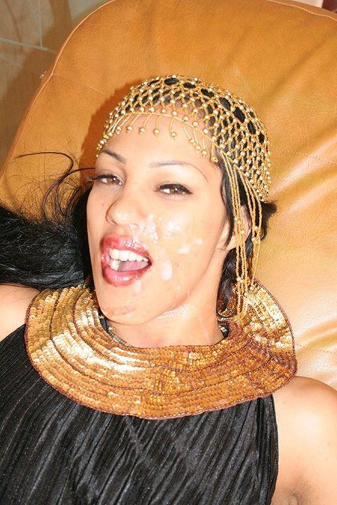 16P Arab street hookers are cheap and love sucking hard dick