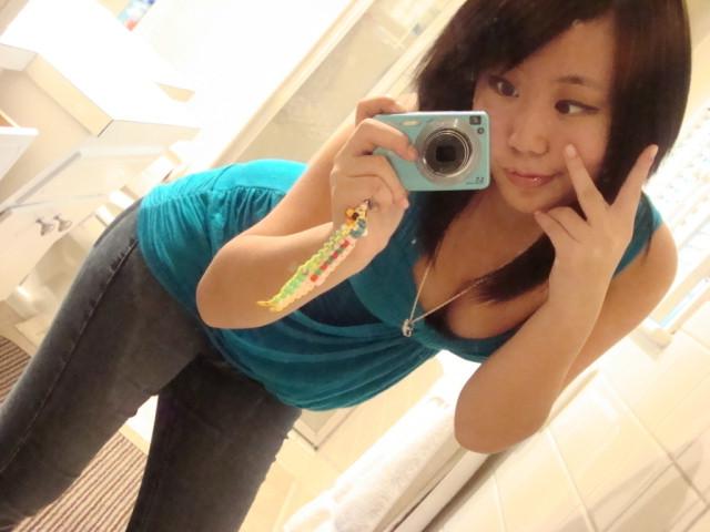 15P Cute amateur Asian teen girlfriend snaps homemade pix of herself