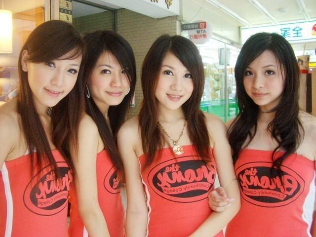 15P Amateur Asian teen GFs pose in homemade photoz