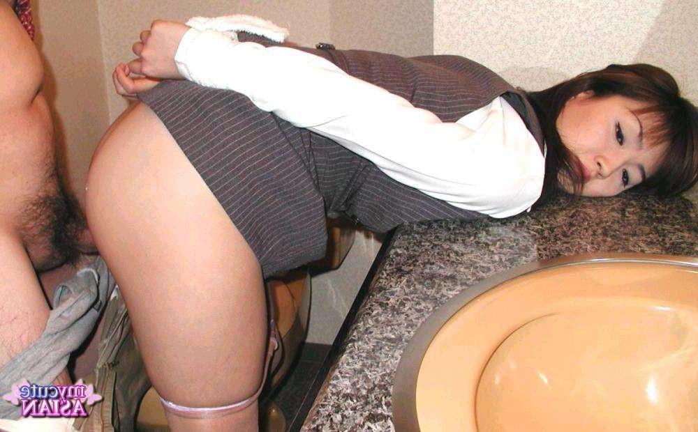 15P Hot japanese babe fucked in hotel by her boss