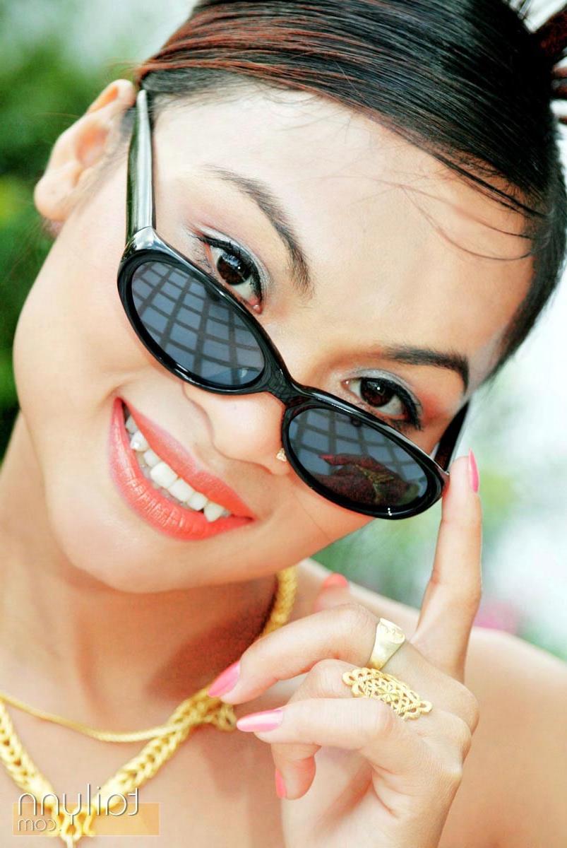 15P Stunning asian model gets naked on a balcony