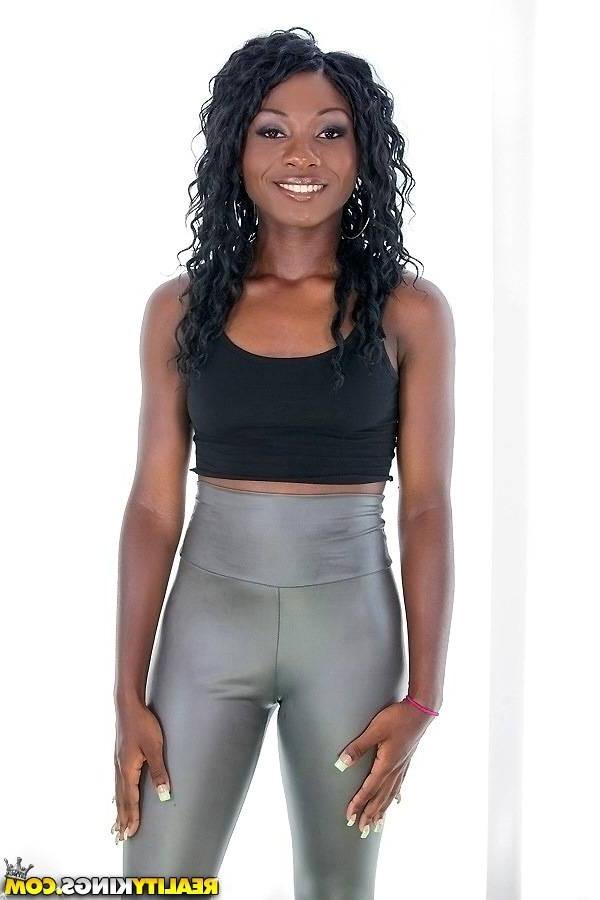 15P Gorgeous black chick with high class ass got nailed