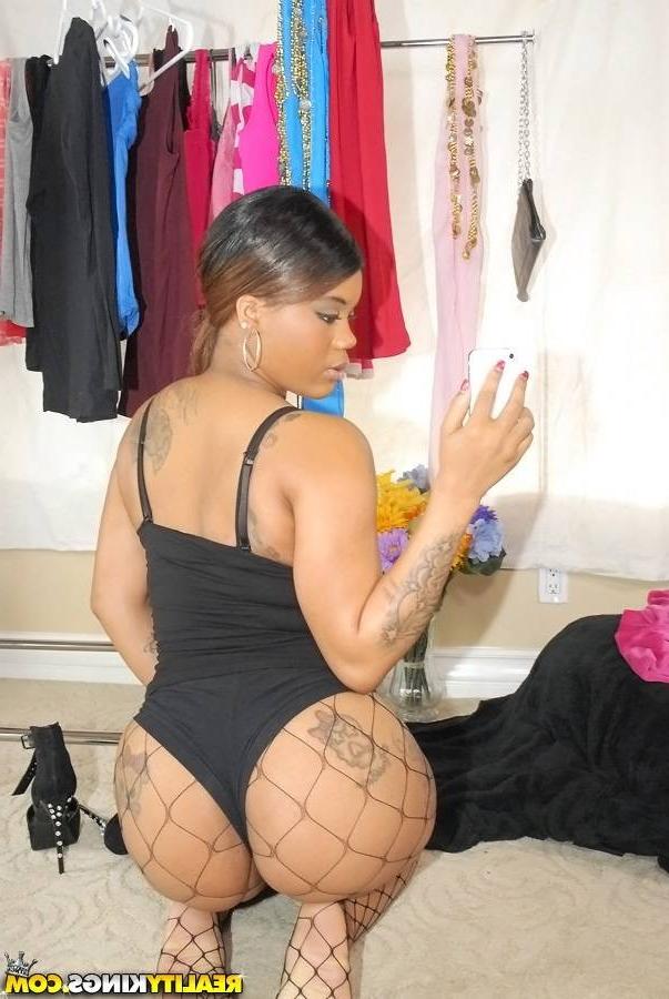 15P Gorgeous big butt ebony chick fucked hard