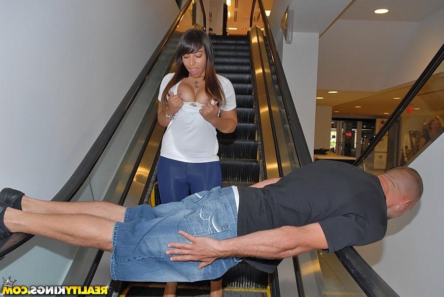 20P Jmac and I went to the mall with big booty Lilah not to shop but to plank. As so