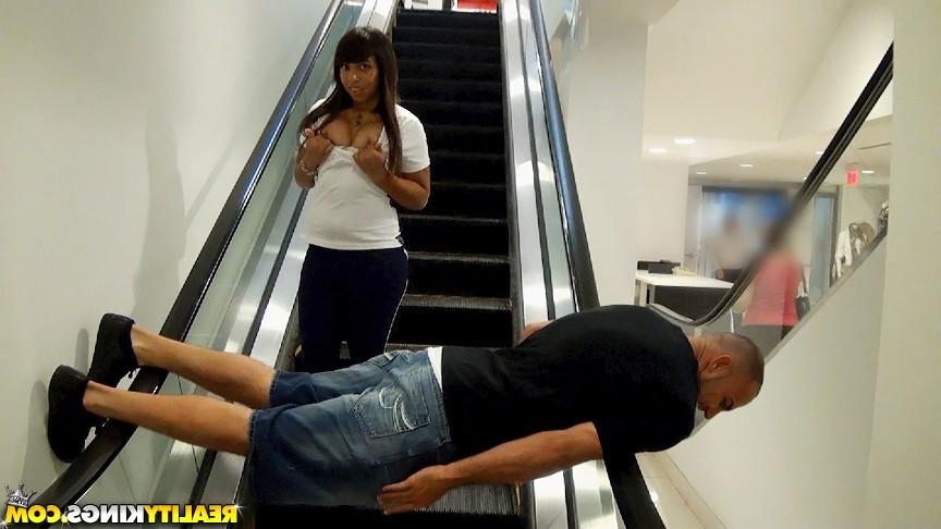 20P Jmac and I went to the mall with big booty Lilah not to shop but to plank. As so